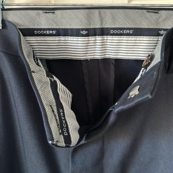 Dockers D3 Classic Fit Never-Iron Essential Kahaki Pants. NWT. 36x29 - Picture 5 of 8